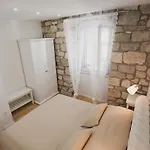 Old Town 2 Apartman *