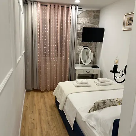 Old Town 2 Apartment Split